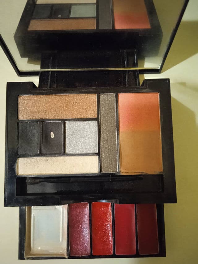 Essence Taupe It Up! Eyeshadow Palette review photo by PickyMaria65