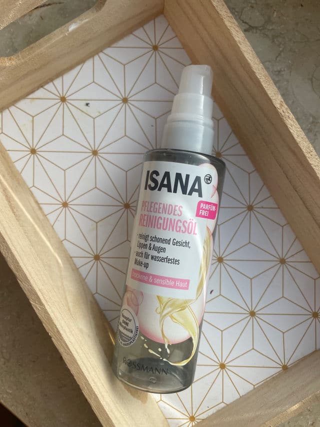 Isana Mildes Reinigungsöl review photo by skincareNerdie