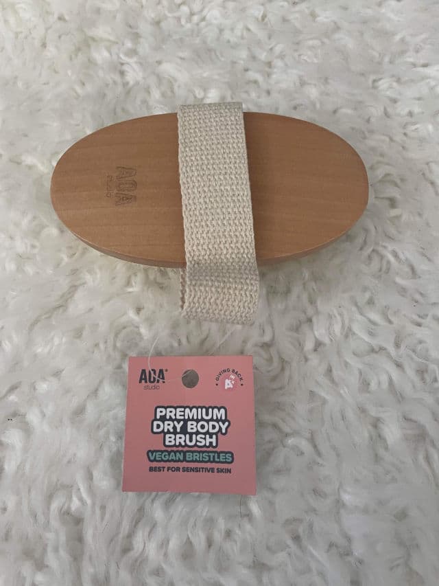 AOA Studio Premium Body Dry Brush review photo by stylishselections