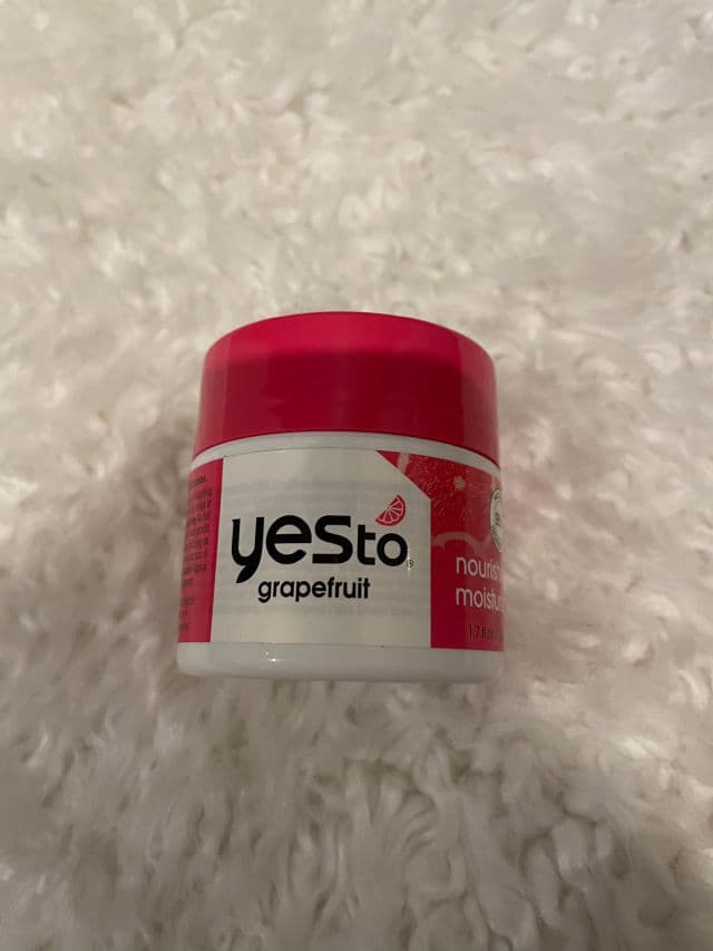 Yes To Grapefruit Nourishing Moisturizer review photo by stylishselections