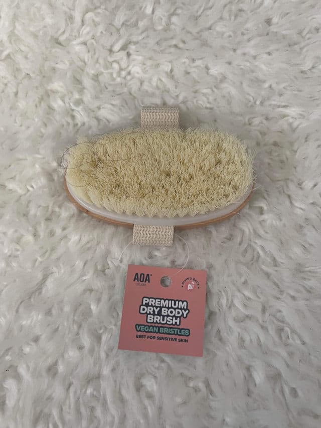 AOA Studio Premium Body Dry Brush review photo by stylishselections