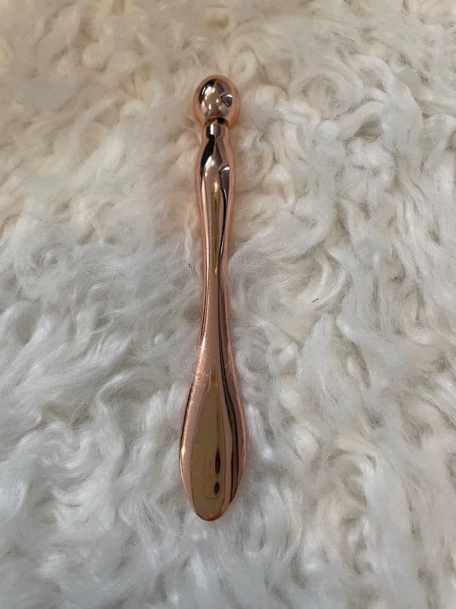 AOA Studio A+ Bright Eye Massager review photo by stylishselections