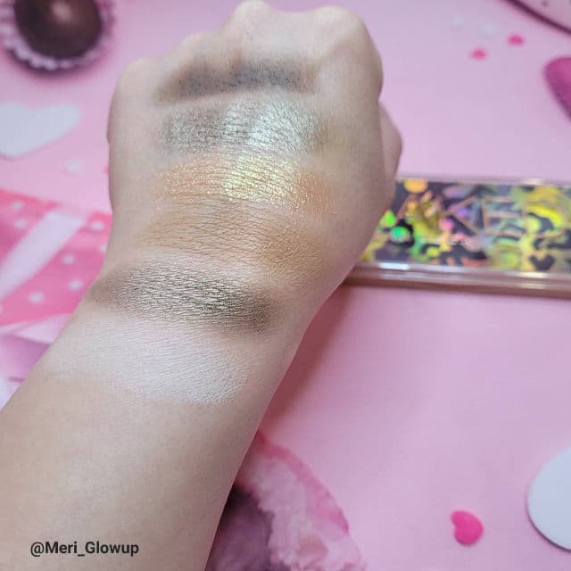 Urban Decay Mini Eyeshadow Palette - Foxy review photo by meriglowup