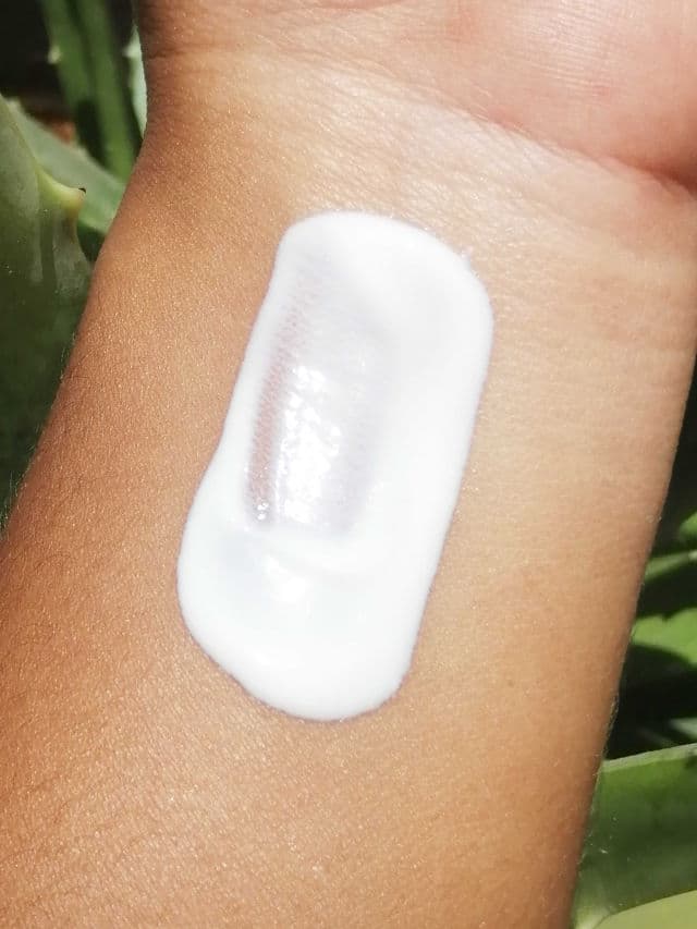 Dot & Key Watermelon Cooling Sunscreen SPF 50 PA+++ review photo by Rijola