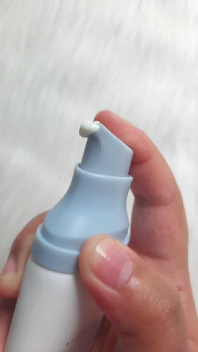 SKIN1004 Madagascar Centella Hyalu-Cica Water-Fit Sun Serum SPF50+ PA++++ review photo by dindaskind