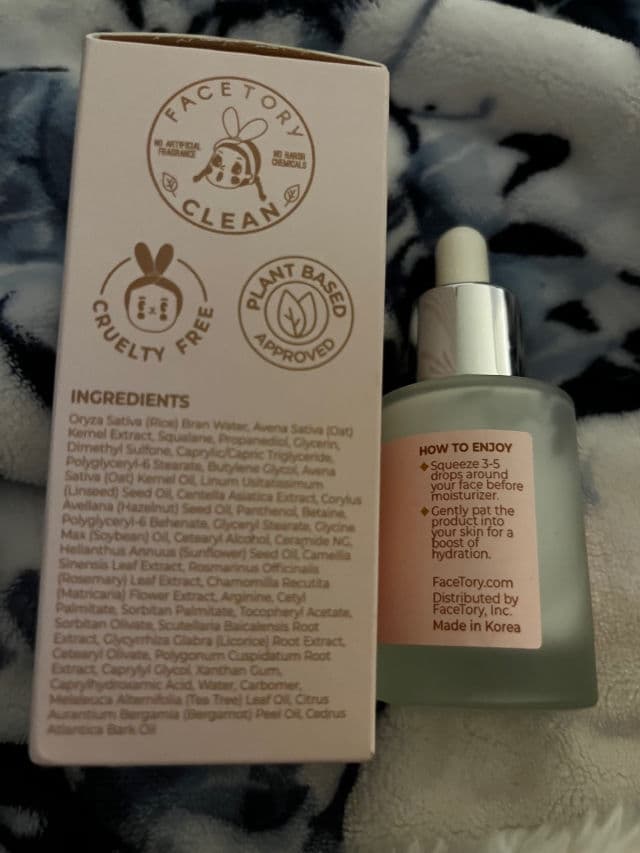 FaceTory Oats Calming Glow Weightless Facial Oil review photo by CheshireCaitlin