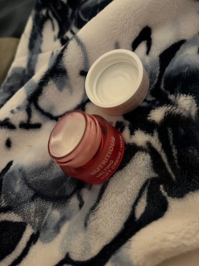 Estee Lauder Nutritious Melting Soft Creme/Mask Moisturizer review photo by CheshireCaitlin