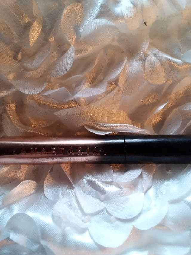 Anastasia Beverly Hills Lash Brag Volumizing Mascara review photo by boobie