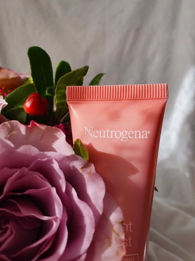 Neutrogena Bright Boost Illuminating + Brightening Serum  review photo by SiAnastasia