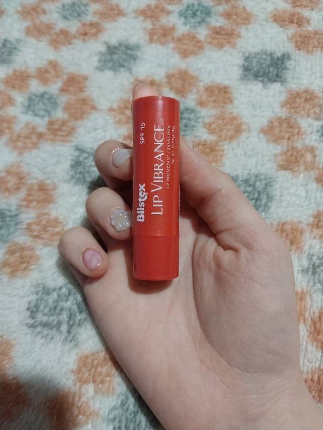 Blistex Lip Vibrance review photo by ValePaz