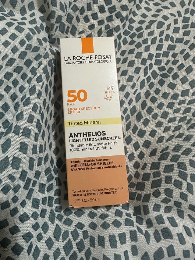 La Roche-Posay Anthelios Tinted Mineral Sunscreen For Face SPF 50 review photo by herskipoem