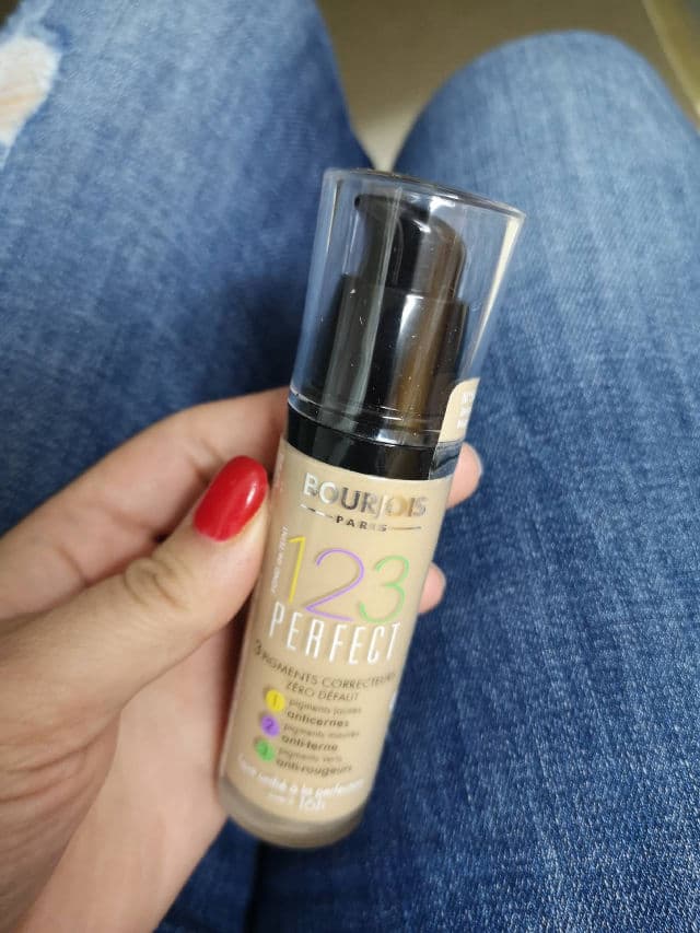 Bourjois 123 Perfect Foundation review photo by lauryte