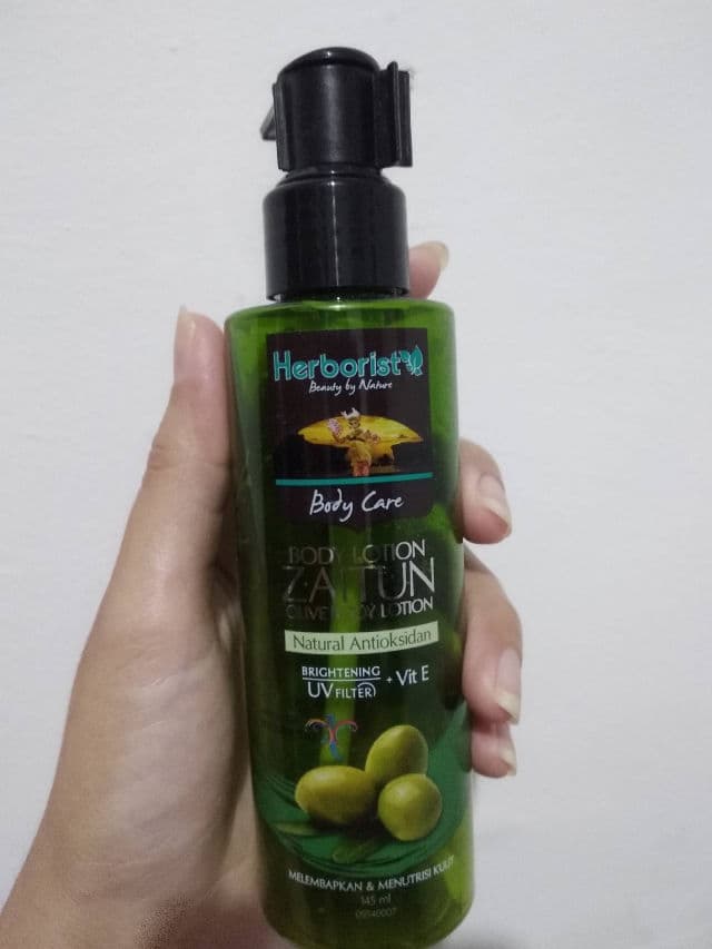 Herborist Body Lotion Zaitun review photo by RintamiNurFajriah