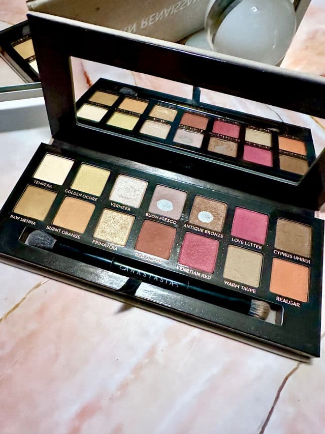 Anastasia Beverly Hills Modern Renaissance Eyeshadow Palette review photo by cozycritique