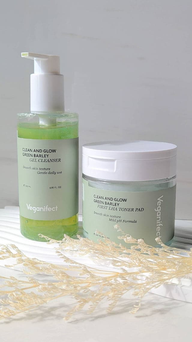 Veganifect. Clean and Glow Green Barley First LHA Toner Pad review photo by cozycritique