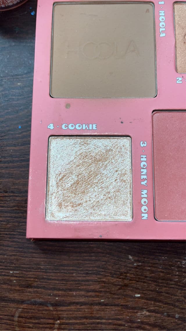 Benefit Cosmetics Cookie Golden Pearl Highlighter review photo by notyogorl69