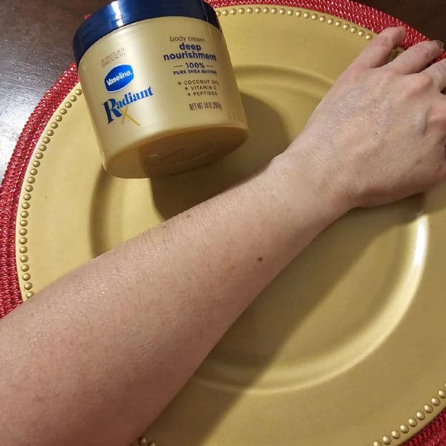 Vaseline Radiant X Body Cream review photo by PickyRosie