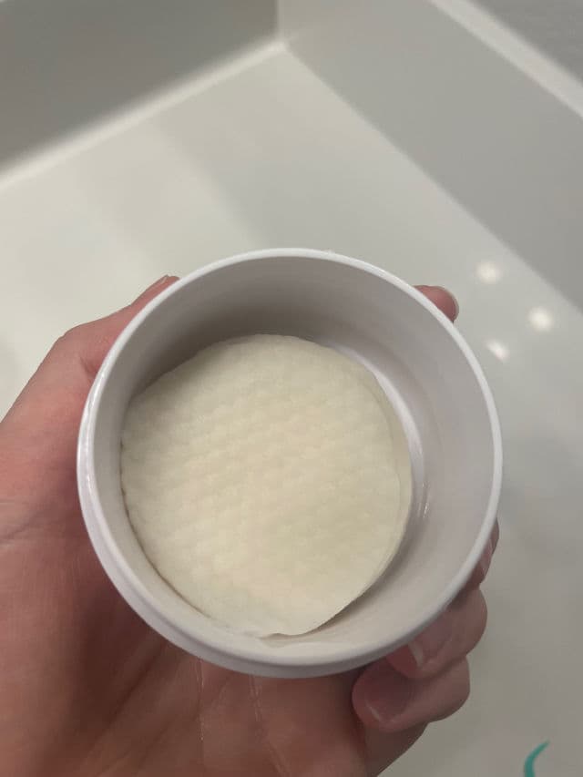 GLOWBIOTICS Probiotic Instant Resurfacing Pads review photo by ElizabethDJ