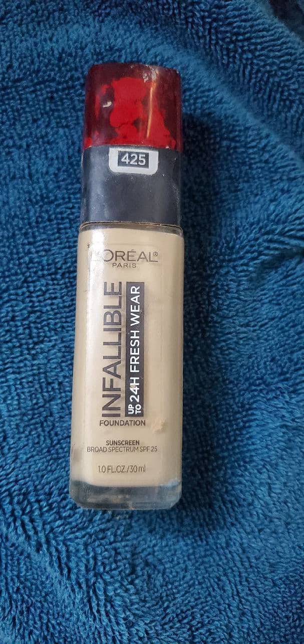 L'Oreal Paris Infallible 32H Freshwear Foundation SPF 25 review photo by PickyKittens
