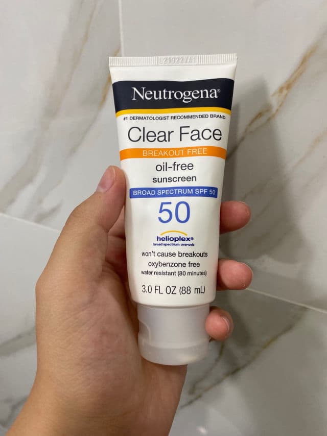 Neutrogena Clear Face Break-Out Free Liquid Lotion Sunscreen Broad Spectrum SPF 50 review photo by alinamalina