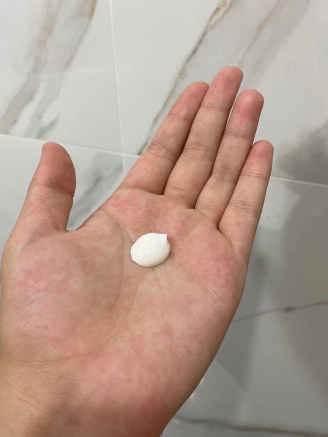 Neutrogena Clear Face Break-Out Free Liquid Lotion Sunscreen Broad Spectrum SPF 50 review photo by alinamalina