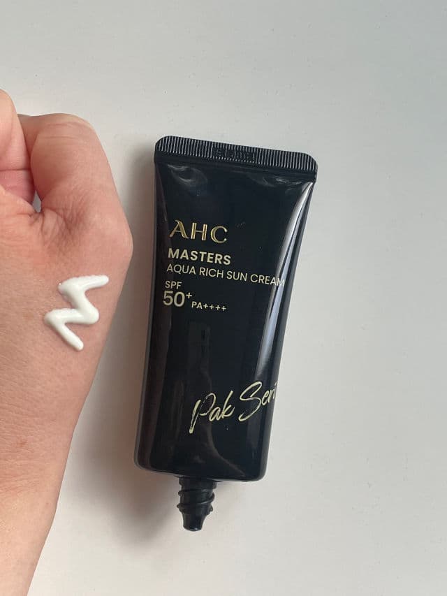 AHC Masters Aqua Rich Sun Cream SPF50+/PA++++ review photo by skincareshortie