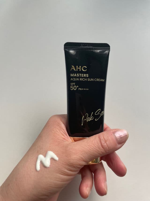 AHC Masters Aqua Rich Sun Cream SPF50+/PA++++ review photo by skincareshortie