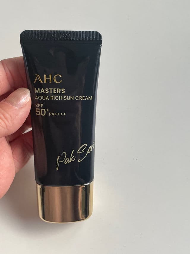 AHC Masters Aqua Rich Sun Cream SPF50+/PA++++ review photo by skincareshortie