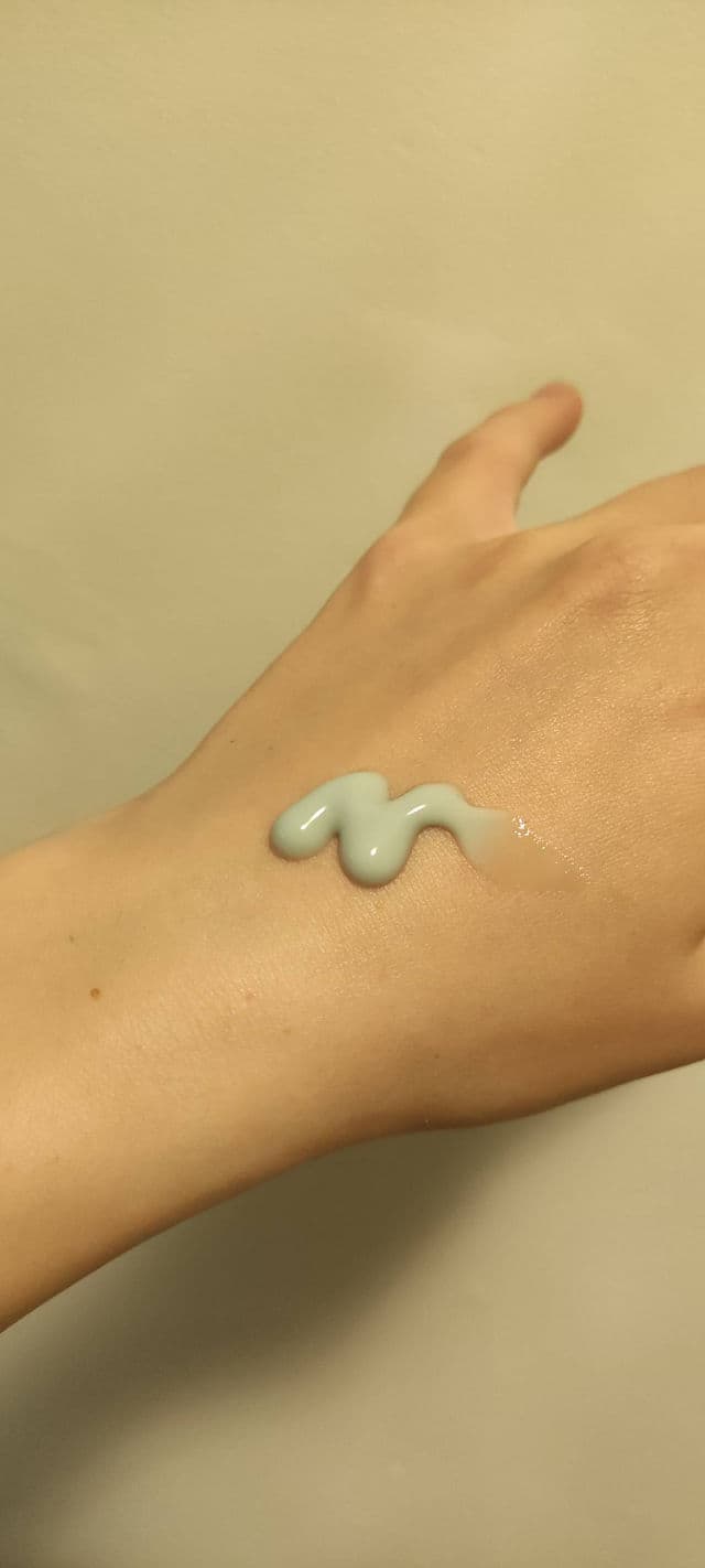 The Inkey List Redness Relief Solution with 10% Azelaic Acid Serum review photo by BicepSoup