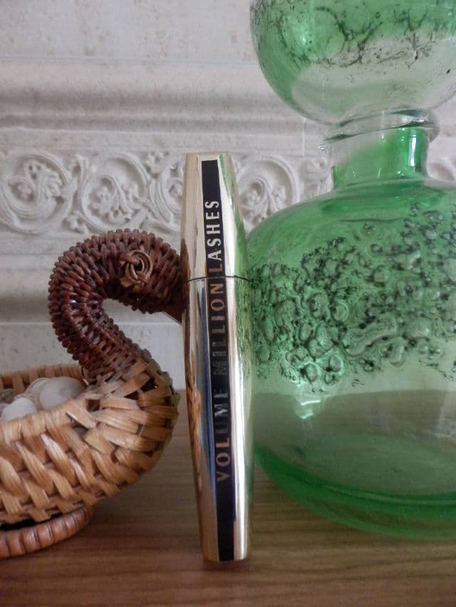 L'Oreal Paris Voluminous Million Lashes Mascara - Black review photo by DesC
