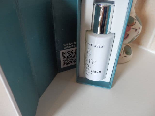 Delavie Sciences Aeonia Age Defying Serum review photo by DesC