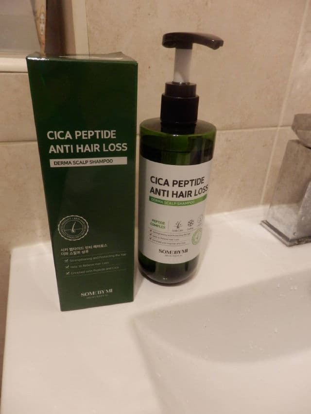 Some By Mi Cica Peptide Anti Hair Loss Derma Scalp Shampoo review photo by DesC