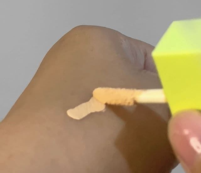 Mad For Makeup Spotless Second Skin Serum Concealer review photo by NoraNoonaBeauty