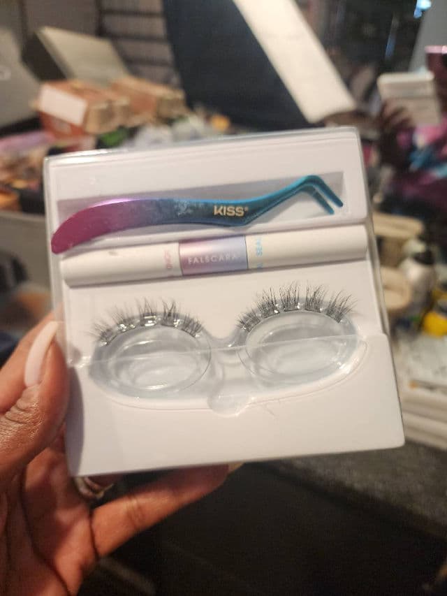 Kiss New York Falscara review photo by GracefulBeauty