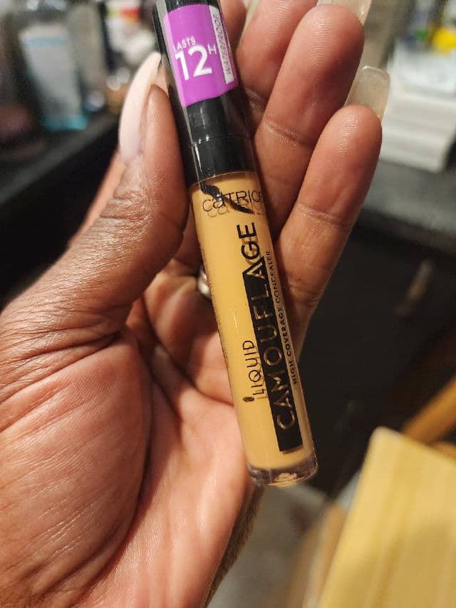 Catrice 200 Anti-Red review photo by GracefulBeauty