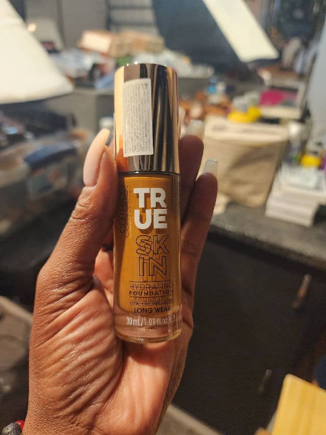 Catrice 040 Neutral Hazel review photo by GracefulBeauty