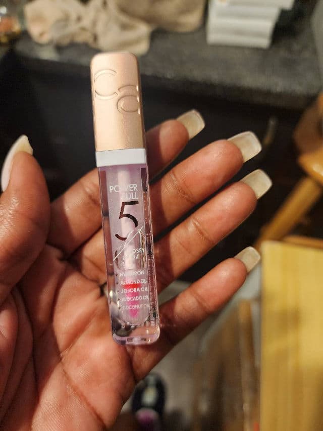 Catrice 010 Frosted Sugar review photo by GracefulBeauty