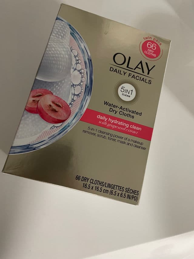 Olay Daily Facials Hydrating Cleansing Cloths review photo by SilverRockstar