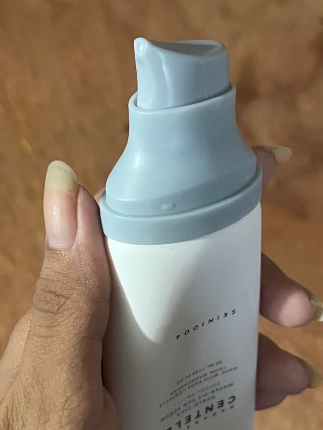 SKIN1004 Madagascar Centella Hyalu-Cica Water-Fit Sun Serum SPF50+ PA++++ review photo by Keaya