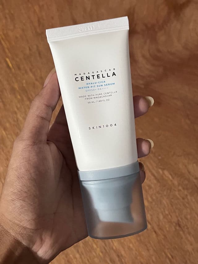 SKIN1004 Madagascar Centella Hyalu-Cica Water-Fit Sun Serum SPF50+ PA++++ review photo by Keaya