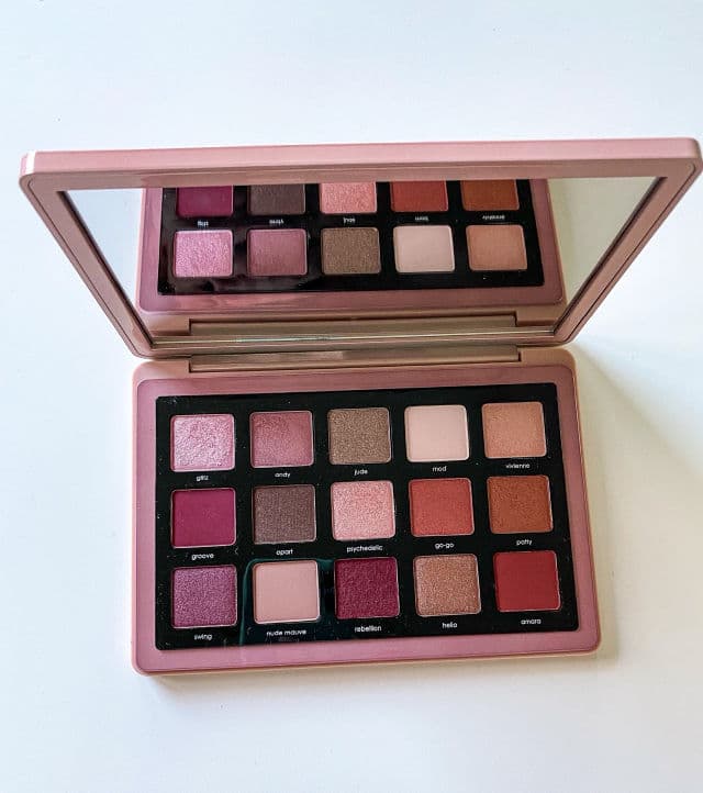 Natasha Denona Retro Eyeshadow Palette review photo by Anneromakeup