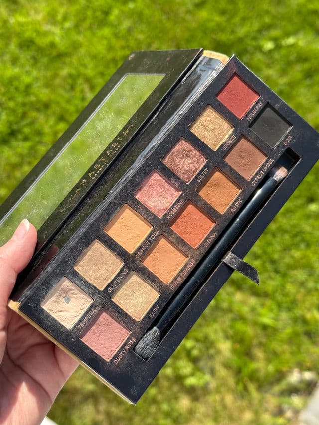 Anastasia Beverly Hills Soft Glam Eyeshadow Palette review photo by Anneromakeup