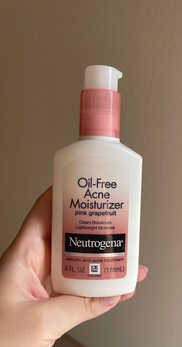 Neutrogena Oil-Free Acne Facial Moisturizer Pink Grapefruit review photo by Scincarebysalome