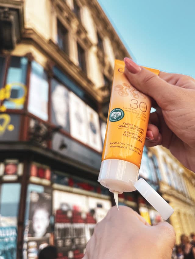 Caudalie Paris Anti-Wrinkle Face Suncare SPF30 review photo by EnolaJeProbala