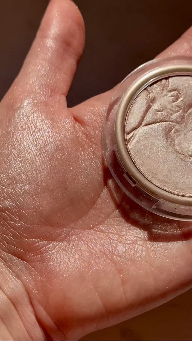 Catrice 020 Supreme Rose Beam review photo by beautyinstaaddict