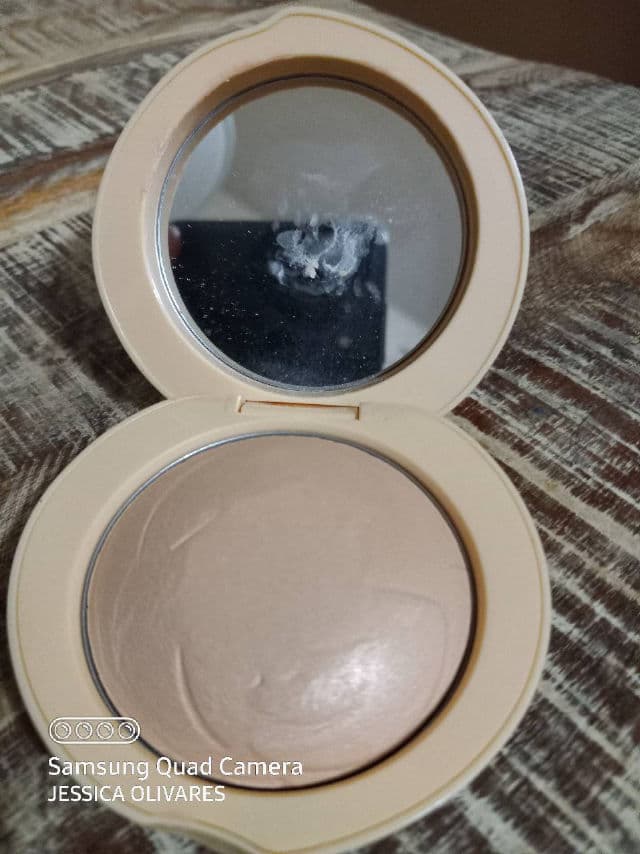 Too Faced Peach Frost Melting Powder Highlighter review photo by Jolivares1717
