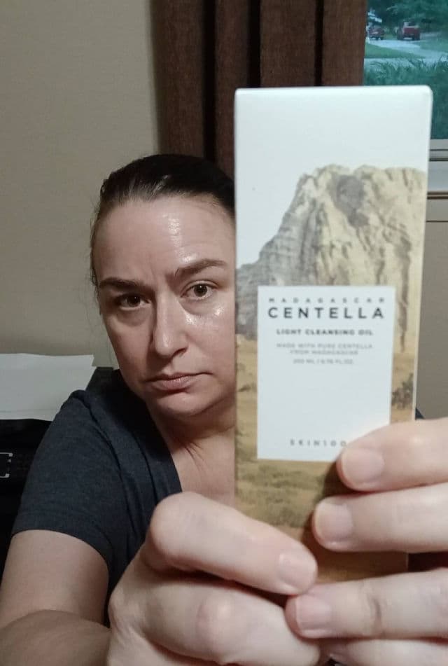 SKIN1004 Madagascar Centella Light Cleansing Oil review photo by Jolivares1717