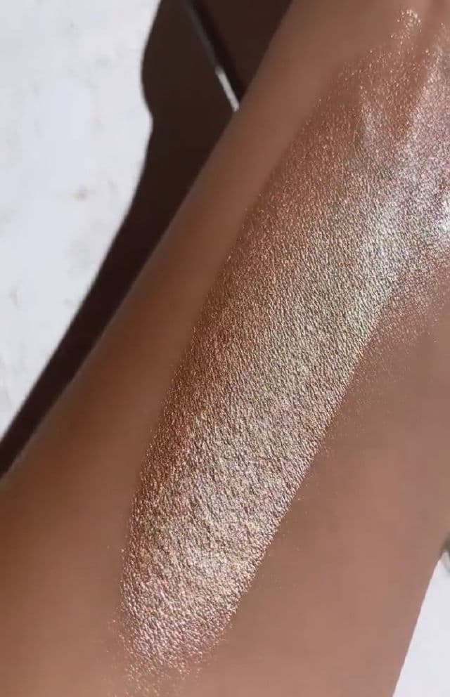 Iconic London Illuminator - Original review photo by Beautyadictas