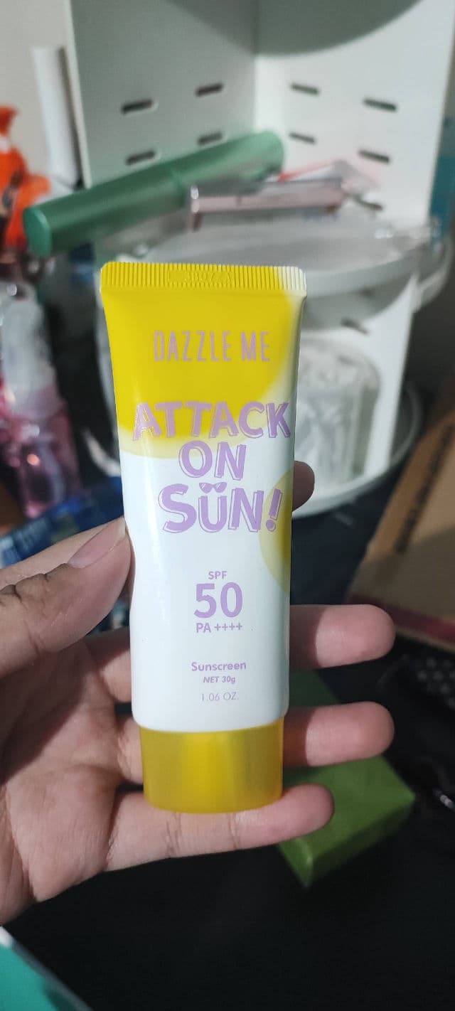 Dazzle Me Attack on Sun! Sunscreen SPF 50 PA +++ review photo by kimani