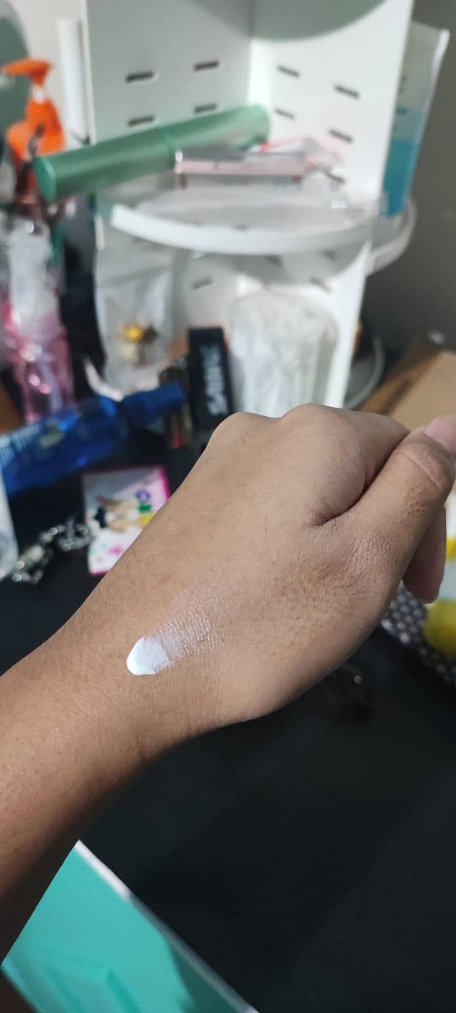 Dazzle Me Attack on Sun! Sunscreen SPF 50 PA +++ review photo by kimani